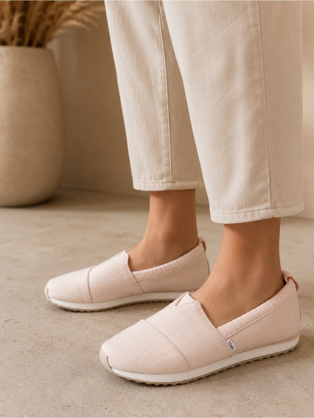 TOMS Women's Alpargata Resident slip-on sneakers. size 8.5 EUC